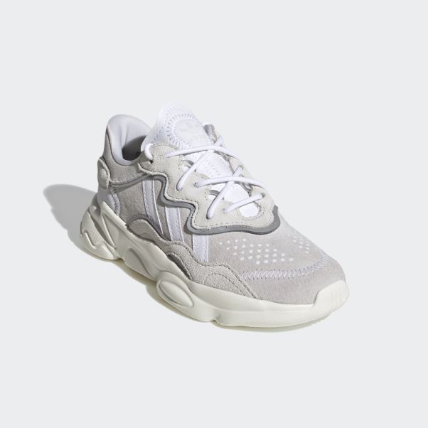 Chaussures Adidas Ozweego Blanches élégantes