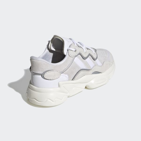 Chaussures Adidas Ozweego Blanches élégantes
