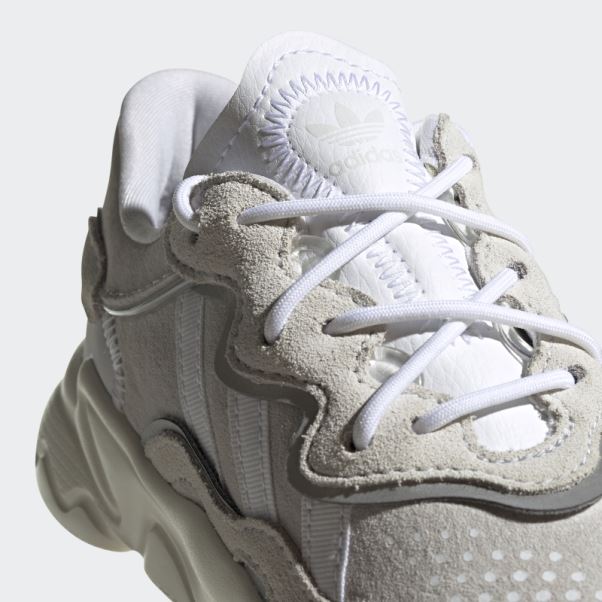 Chaussures Adidas Ozweego Blanches élégantes