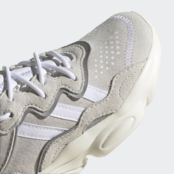 Chaussures Adidas Ozweego Blanches élégantes
