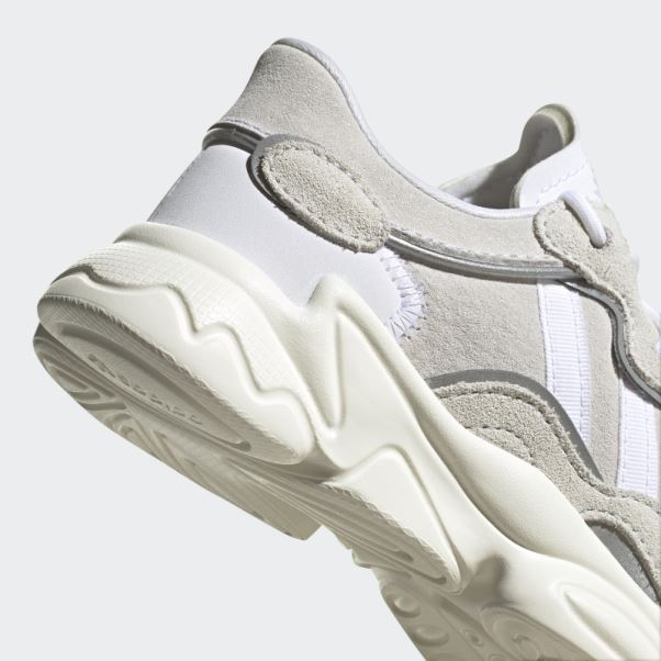 Chaussures Adidas Ozweego Blanches élégantes