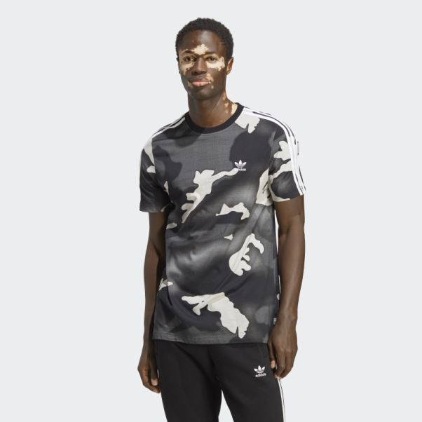 Adidas T-shirt Imprimé Camouflage Graphique Noir Sur L'ensemble