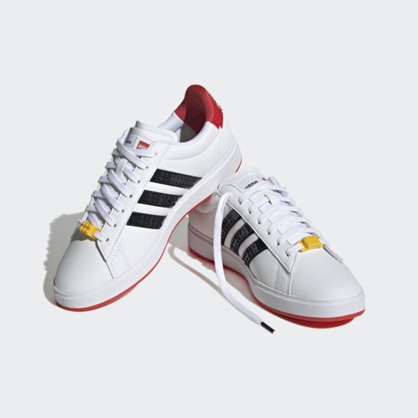 Chaussures Adidas Grand Court X Lego 2.0 Blanches