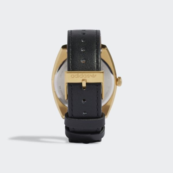 édition Une Montre Adidas Or Métallique