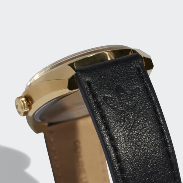 édition Une Montre Adidas Or Métallique