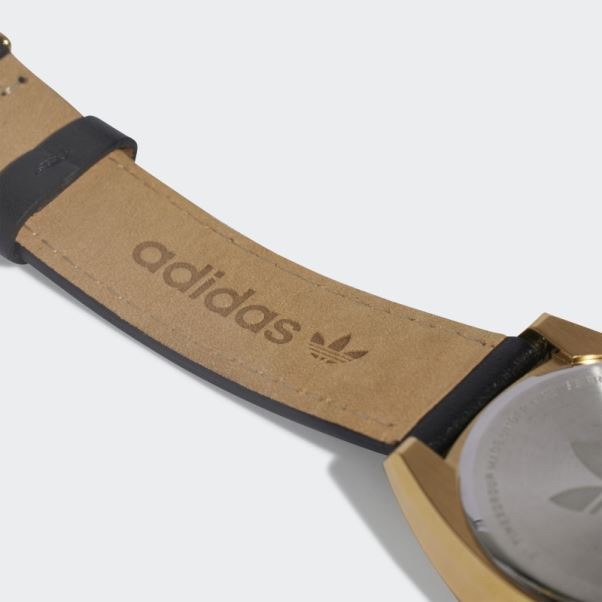 édition Une Montre Adidas Or Métallique