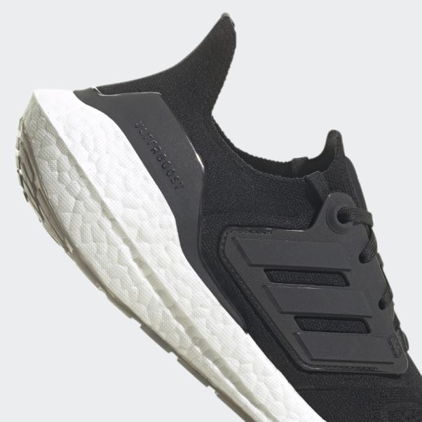 Chaussures Adidas Ultraboost 22 Blanches