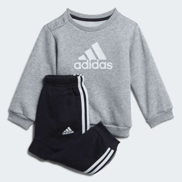 Ensemble De Jogging Adidas Gris Moyen Avec écusson De Sport