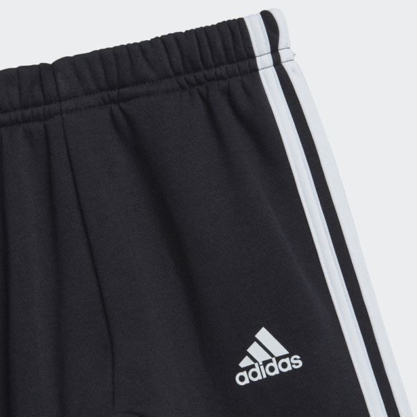 Ensemble De Jogging Adidas Gris Moyen Avec écusson De Sport