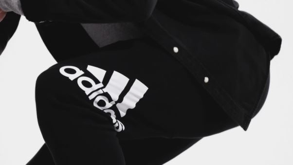 Adidas Pantalon Noir Essentiel En Molleton à Logo Et Chevilles Fuselées Adidas