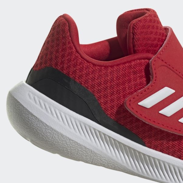 Chaussures à Scratch Runfalcon 3.0 écarlate Adidas
