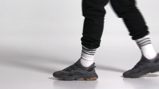 Chaussures Adidas Ozweego Noir