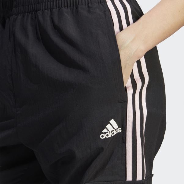 Adidas Pantalon Cargo Noir à 3 Bandes Avec Patchs De Fleurs En Chenille