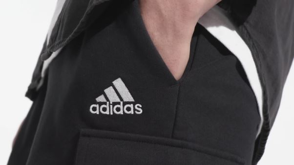 Short Cargo En Molleton Noir Essentials Adidas