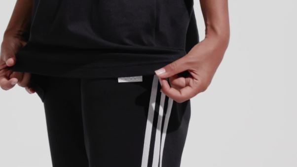 T-shirt Future Icon Badge Of Sport Boyfriend Noir Adidas