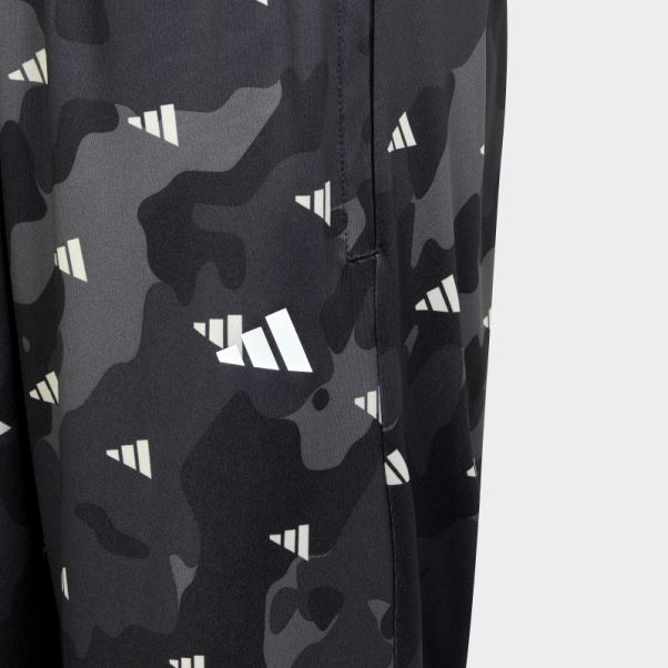 Gris Train Essentials Saisonnier Aeroready Allover Print Short Coupe Classique Adidas