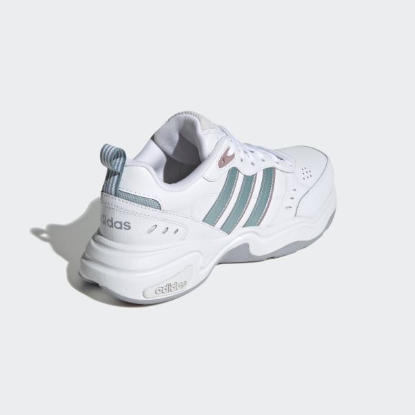 Chaussure Adidas Strutter Blanche