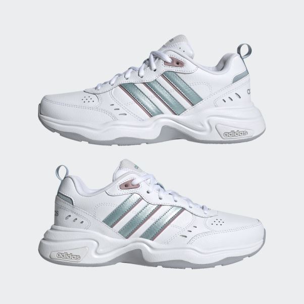 Chaussure Adidas Strutter Blanche