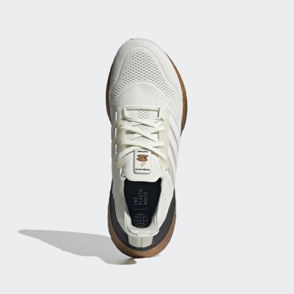 Teinte Blanche Adidas Ultraboost 22 Fait Avec Des Chaussures De La Nature