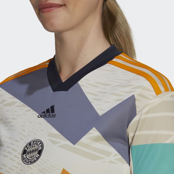 Maillot Fc Bayern 22/23 Quatrième Blanc Adidas