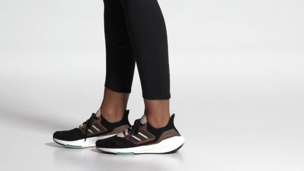 Adidas Ultraboost 22 Noir Fait Avec Des Chaussures De La Nature