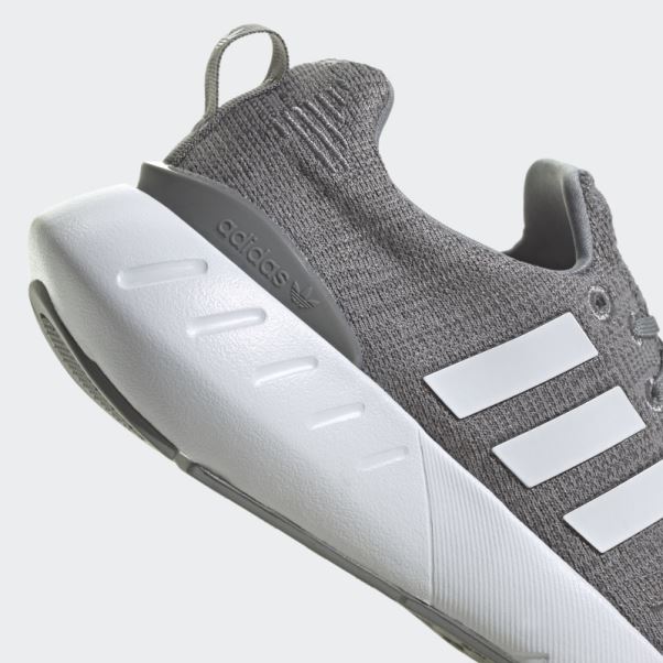 Chaussures Adidas Swift Run 22 Grises
