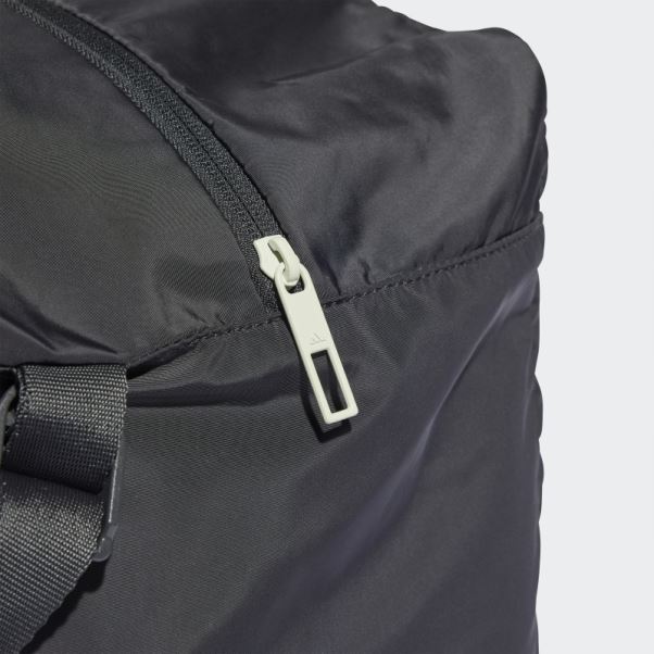 Normes Adidas En Carbone Conçues Pour Déplacer Le Sac De Sport D'entraînement