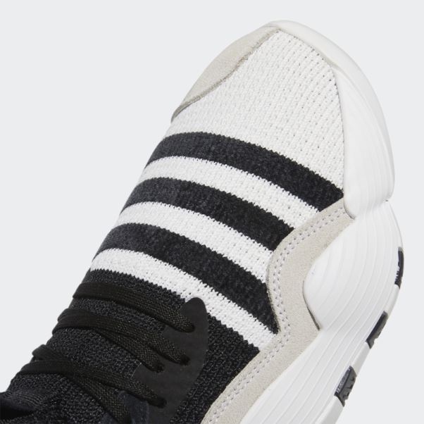 Chaussures Adidas Trae Young 2.0 Blanches