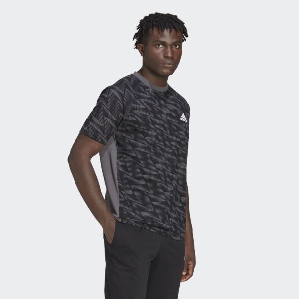 Conçu Pour Gameday Travel Tee Adidas Gris
