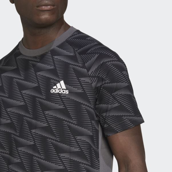 Conçu Pour Gameday Travel Tee Adidas Gris