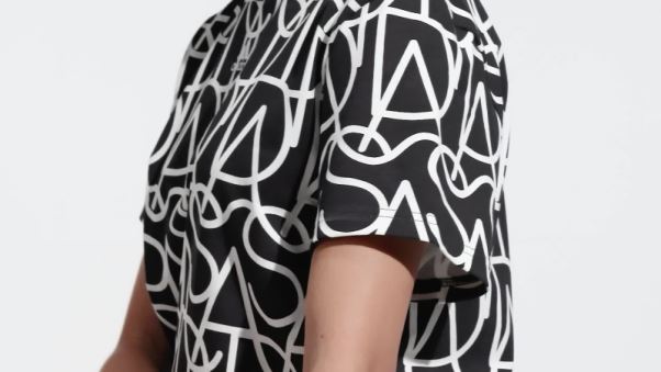 T-shirt Petit Ami Graphique Adidas Noir Sur L'ensemble