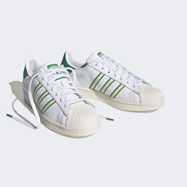 Chaussures Adidas Superstar Vertes élégantes