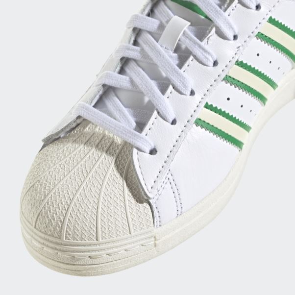 Chaussures Adidas Superstar Vertes élégantes
