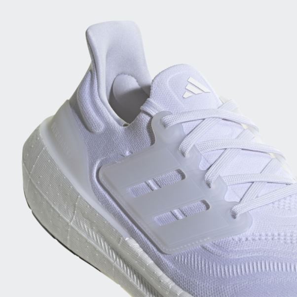 Chaussures Adidas Ultraboost Light Blanches