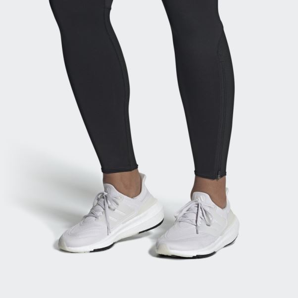 Chaussures Adidas Ultraboost Light Blanches