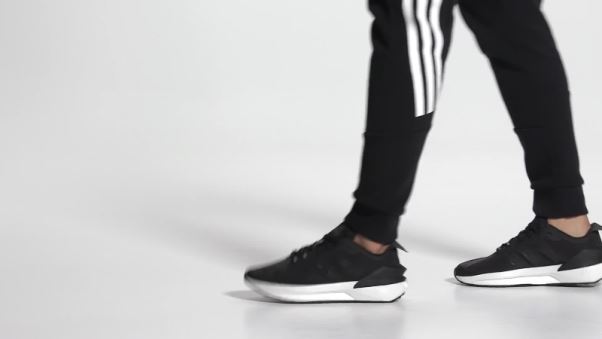 Chaussures Adidas Avryn Carbone