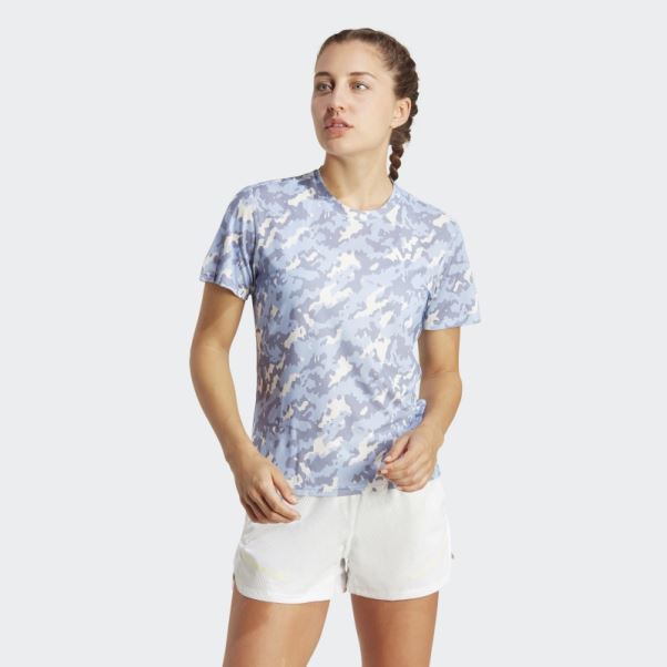 Aube Bleue Adidas Possède Le T-shirt De Course Camo Run