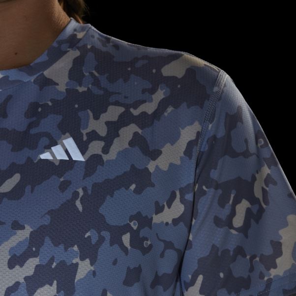 Aube Bleue Adidas Possède Le T-shirt De Course Camo Run