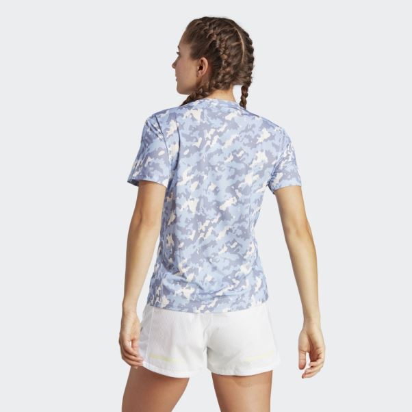 Adidas Possède Le T-shirt De Course Camo Run Bleu Aube