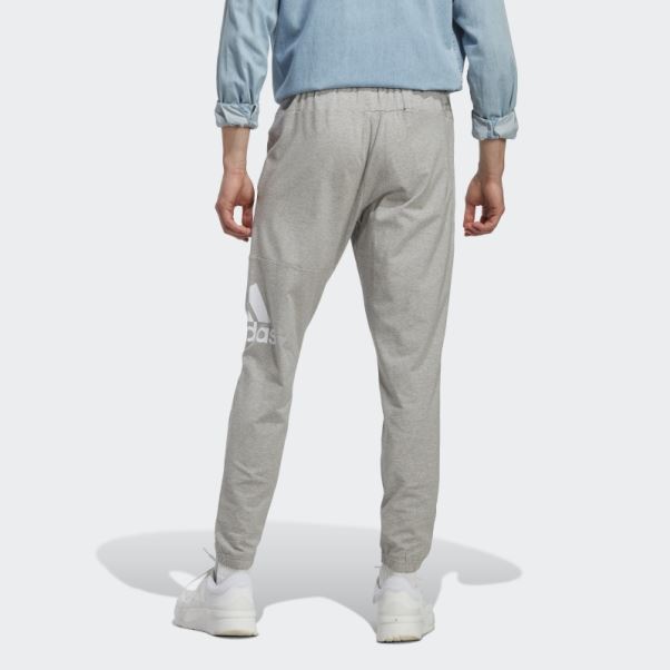 Essentials Single Jersey Tapered Badge Of Sport Pantalon Adidas Gris Moyen