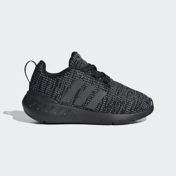Chaussures Adidas Swift 22 Blanches