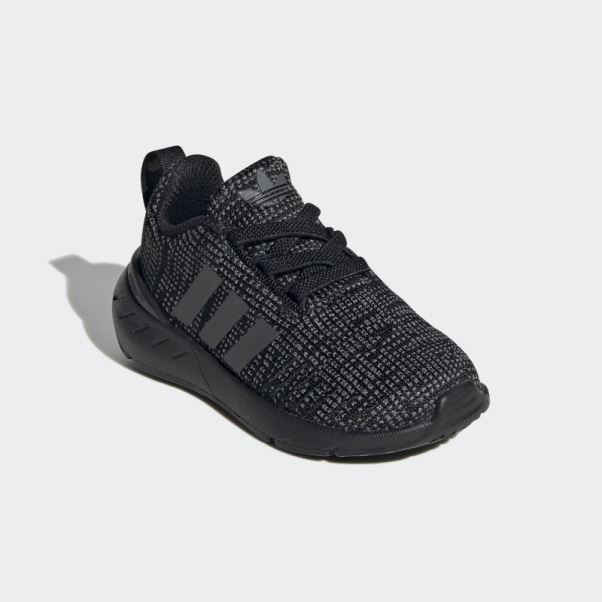 Chaussures Adidas Swift 22 Blanches