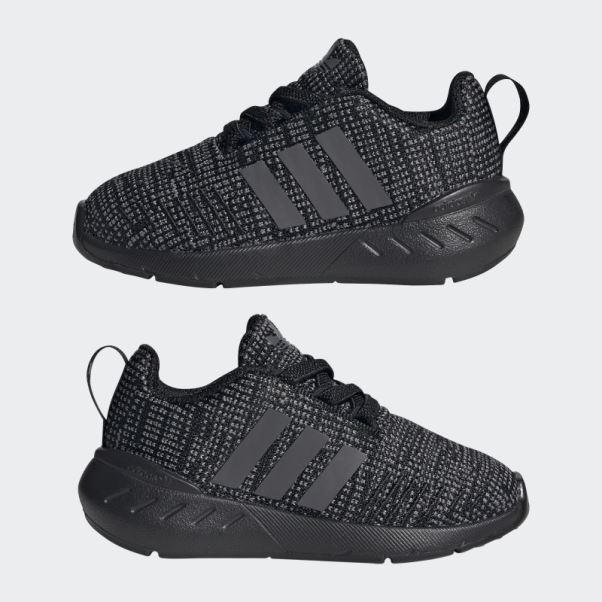 Chaussures Adidas Swift 22 Blanches
