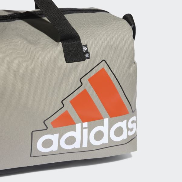 Essentials Seasonal Weekend Silver Pebble Adidas