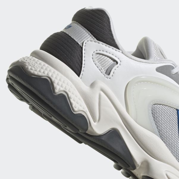 Chaussures Adidas Oztral Blanches