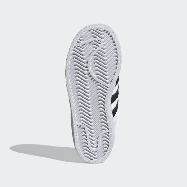 Chaussures Adidas Superstar Noires élégantes