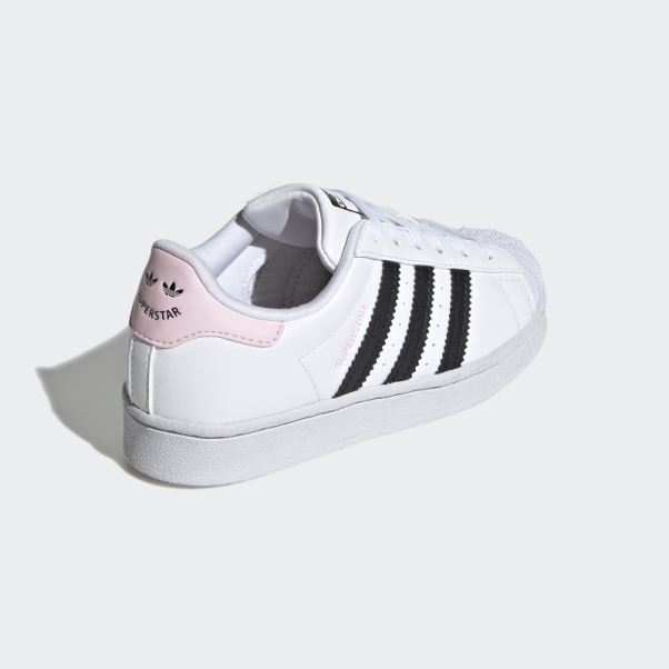Chaussures Adidas Superstar Noires élégantes