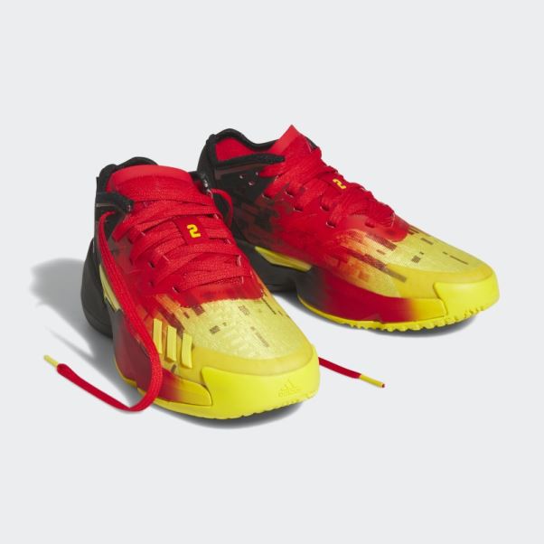 Enfiler. Numéro 4 Chaussures Adidas Rouge