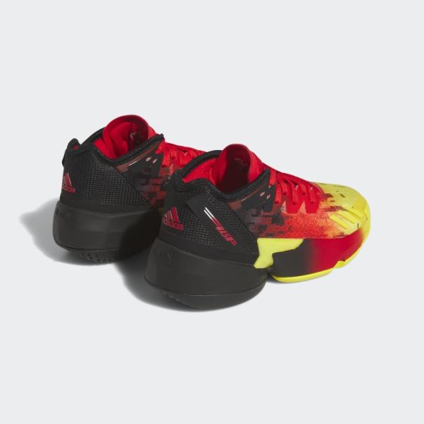 Enfiler. Numéro 4 Chaussures Adidas Rouge