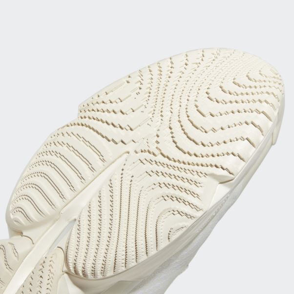 Enfiler. Numéro 4 Chaussures Adidas Blanc